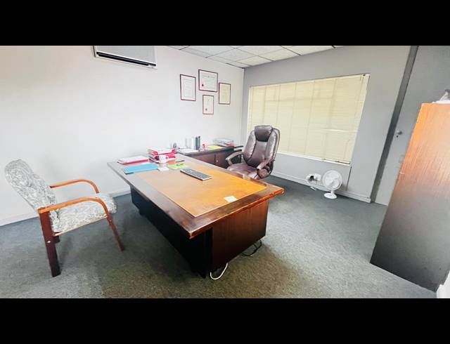1,276M² OFFICE FOR SALE IN HATFIELD
